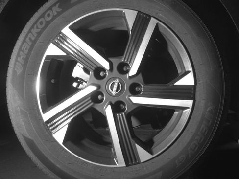 Used 2025 Nissan Sentra SV FWD image 18
