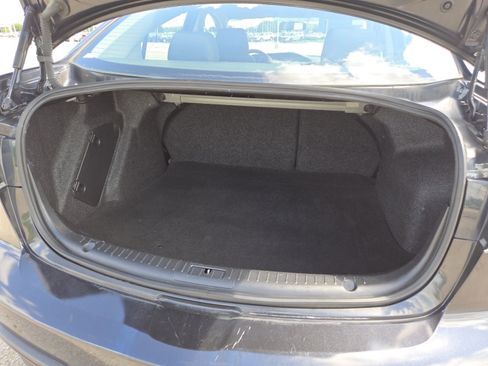 Used 2011 MAZDA MAZDA3 i Touring FWD image 15