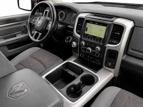 Used 2018 RAM 1500 SLT AWD/4WD image 19