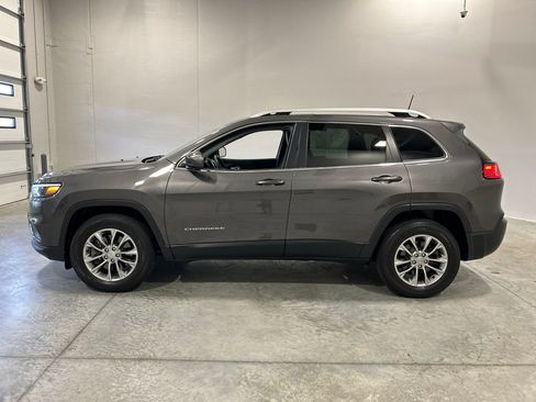 Used 2019 Jeep Cherokee Latitude Plus w/ Comfort/Convenience Group AWD/4WD image 9