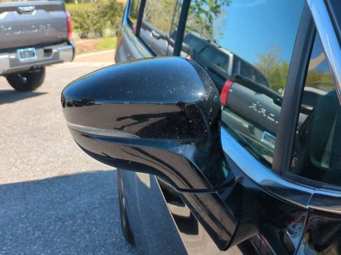 Used 2025 Chrysler Pacifica Select image 12