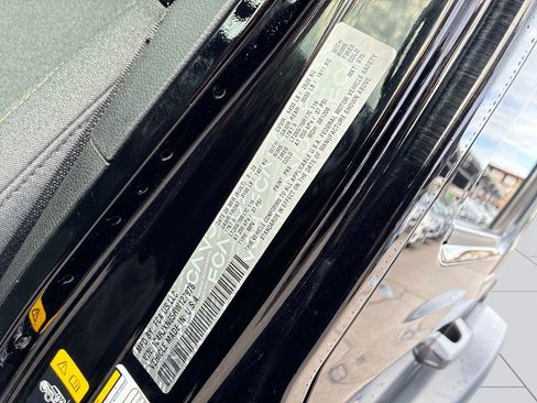 Used 2024 Jeep Wrangler Unlimited image 18