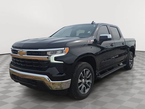 Used 2024 Chevrolet Silverado 1500 LT AWD/4WD image 3