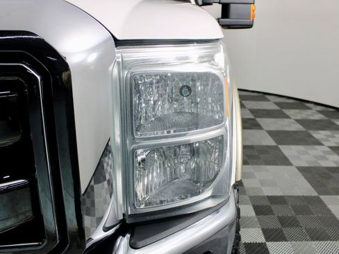 Used 2011 Ford F250 Lariat image 3