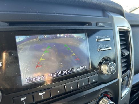 Used 2018 Nissan Titan SV image 15