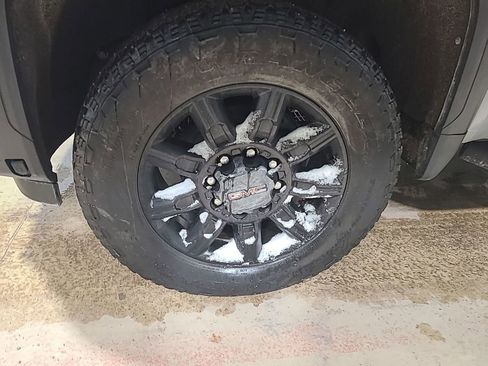 Used 2024 GMC Sierra 2500 AT4 w/ Technology Package image 4