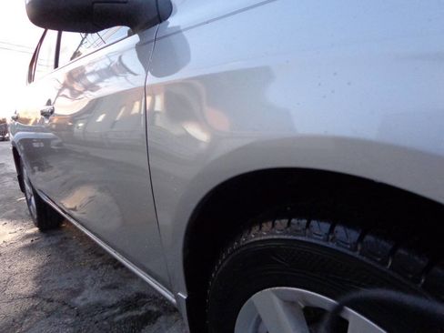 Used 2014 Nissan Versa SV w/ Convenience Package image 37