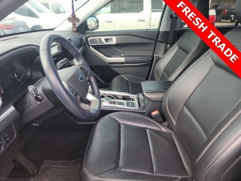 Used 2021 Ford Explorer XLT w/ Equipment Group 202A image 5