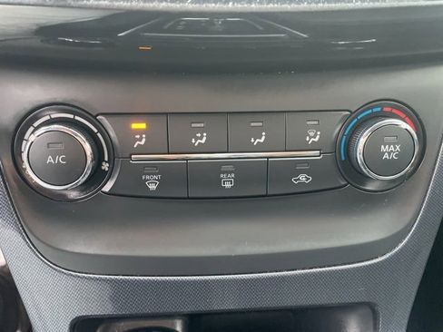 Used 2017 Nissan Sentra SR Turbo w/ SR Midnight Edition image 21