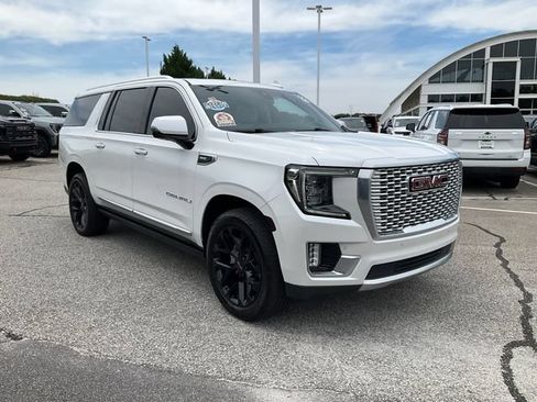 Used 2022 GMC Yukon XL Denali AWD/4WD image 3
