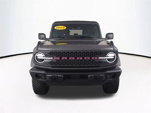 Used 2025 Ford Bronco Badlands AWD/4WD image 3