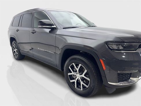 Used 2024 Jeep Grand Cherokee L Limited w/ Luxury Tech Group II image 12