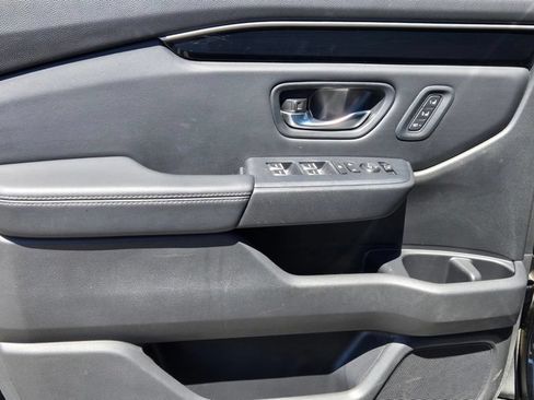 Used 2024 Honda Pilot Touring image 15