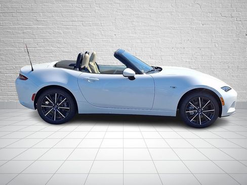 Used 2025 MAZDA MX-5 Miata Grand Touring w/ Weather Package RWD image 5