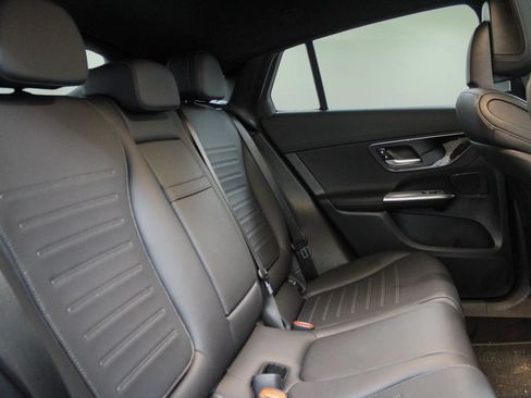 Used 2025 Mercedes-Benz GLC 300 4MATIC image 27
