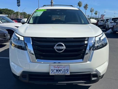 Used 2022 Nissan Pathfinder SV image 2
