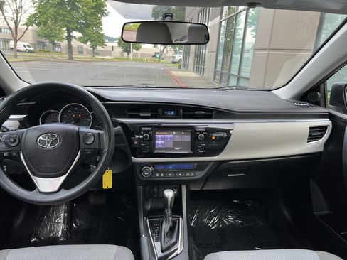 Used 2016 Toyota Corolla LE FWD image 13