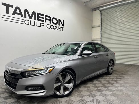 Used 2018 Honda Accord Touring image 2