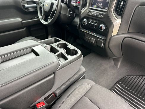 Used 2025 Chevrolet Silverado 1500 Custom image 17