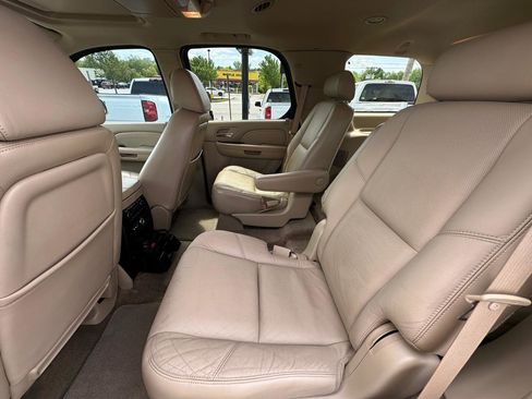 Used 2009 Cadillac Escalade AWD image 9