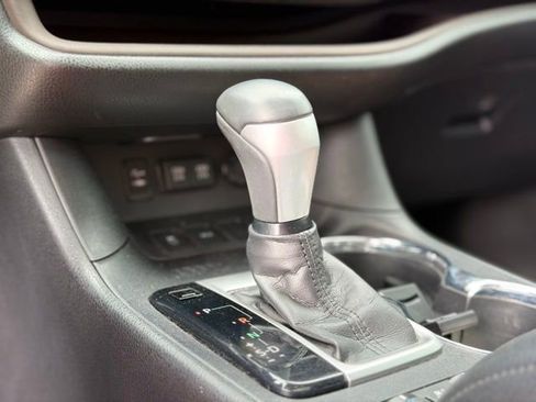 Used 2019 Toyota Highlander Limited FWD image 22