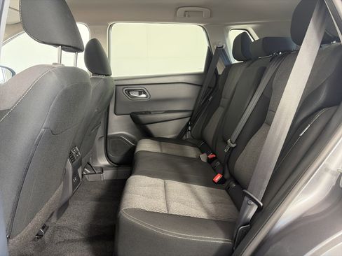 Certified 2025 Nissan Rogue SV image 7