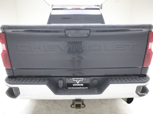 Used 2022 Chevrolet Silverado 2500 LT w/ Convenience Package AWD/4WD image 3