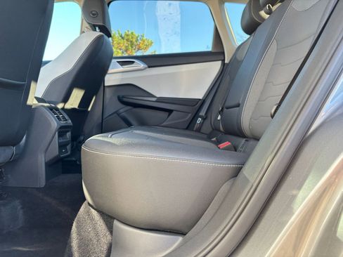 Used 2025 Volkswagen Taos SE image 25