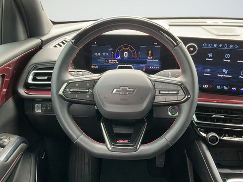 Used 2024 Chevrolet Traverse RS FWD image 9