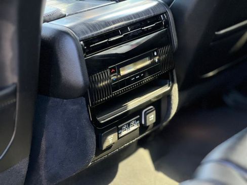 Used 2024 Jeep Wagoneer Series II w/ Flexible Seating Group image 31