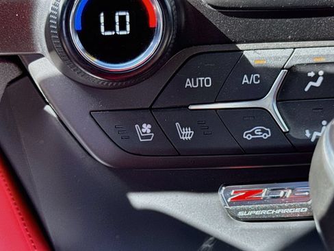 Used 2015 Chevrolet Corvette Z06 w/ 3LZ Preferred Equipment Group RWD image 22