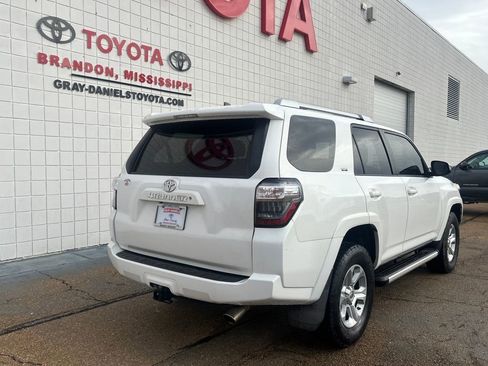 Used 2017 Toyota 4Runner SR5 Premium image 5
