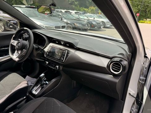 Used 2019 Nissan Kicks SV FWD image 23