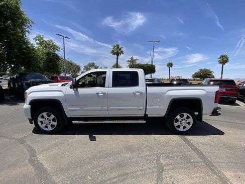 Used 2019 GMC Sierra 2500 Denali w/ Duramax Plus Package AWD/4WD image 4