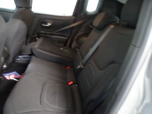 Certified 2022 Jeep Renegade Latitude w/ Convenience Group AWD/4WD image 4