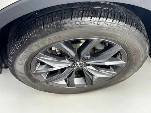 Used 2022 Volkswagen Tiguan SE image 30