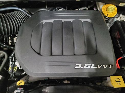Used 2018 Dodge Grand Caravan SE FWD image 30