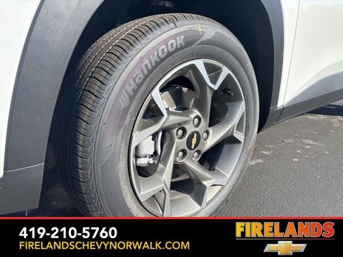 New 2025 Chevrolet Trax LT w/ Sunroof Package image 7