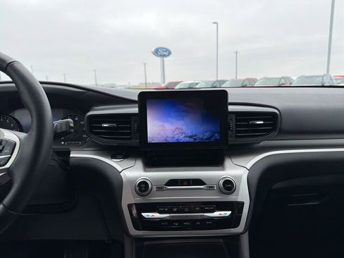 Used 2021 Ford Explorer XLT image 14