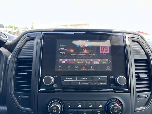 Used 2023 Nissan Titan SV image 12