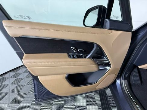 Used 2025 Land Rover Range Rover SE AWD/4WD image 13