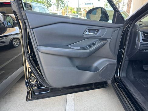 Used 2025 Nissan Rogue SV FWD image 18