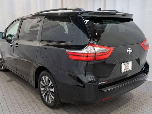 Used 2020 Toyota Sienna XLE image 4