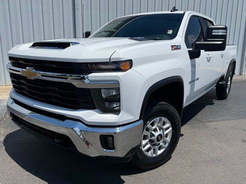 Used 2024 Chevrolet Silverado 2500 LT w/ Convenience Package AWD/4WD image 1