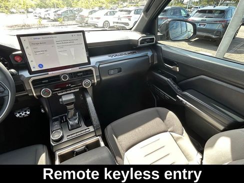 Used 2025 Toyota Tacoma TRD Sport image 11