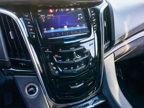Used 2018 Cadillac Escalade ESV Platinum AWD/4WD image 23
