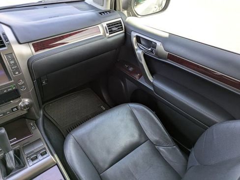 Used 2016 Lexus GX 460 w/ Premium Package image 16