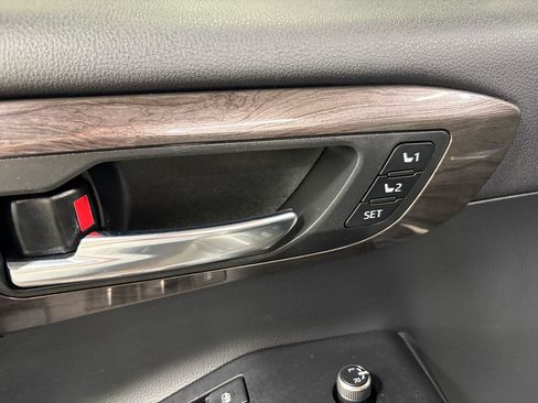 Used 2021 Toyota Highlander Limited AWD/4WD image 32