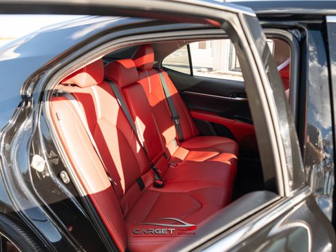 Used 2020 Toyota Camry XSE image 15