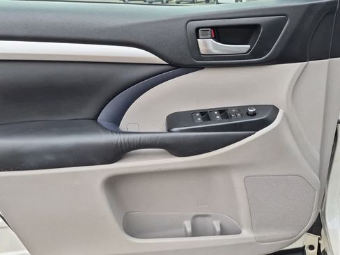 Used 2016 Toyota Highlander XLE AWD/4WD image 11
